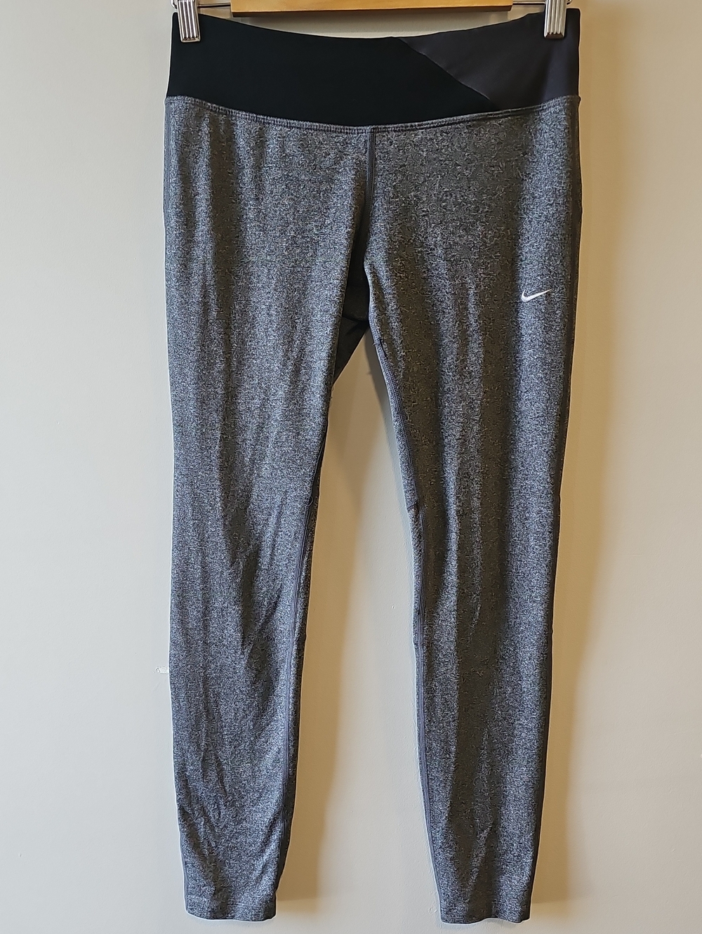 Nike Medium Gray Heather and Black Waistband Athletic Leggings